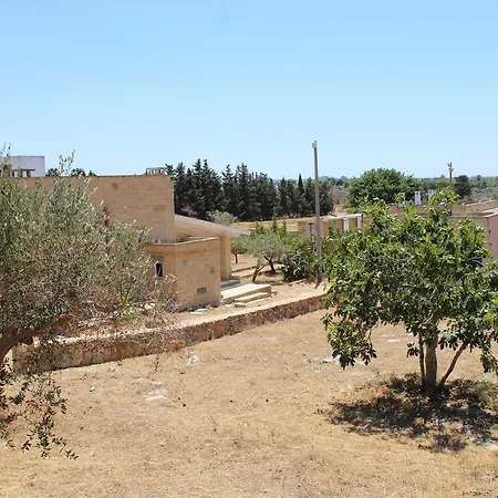 Masseria Borgo Monaci بيت ضيافة *