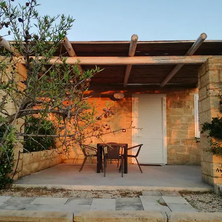 Masseria Borgo Monaci * غالّيبولي